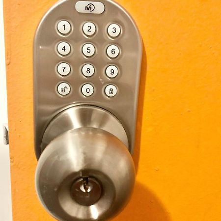 Women Only Rooms - Men Only Rooms - Free Wifi - Coffee Parking - Lockers Miami Esterno foto