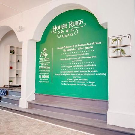 Women Only Rooms - Men Only Rooms - Free Wifi - Coffee Parking - Lockers Miami Esterno foto